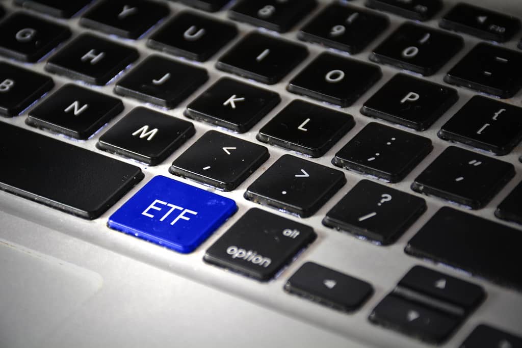 SEC перенесла решение по ETF