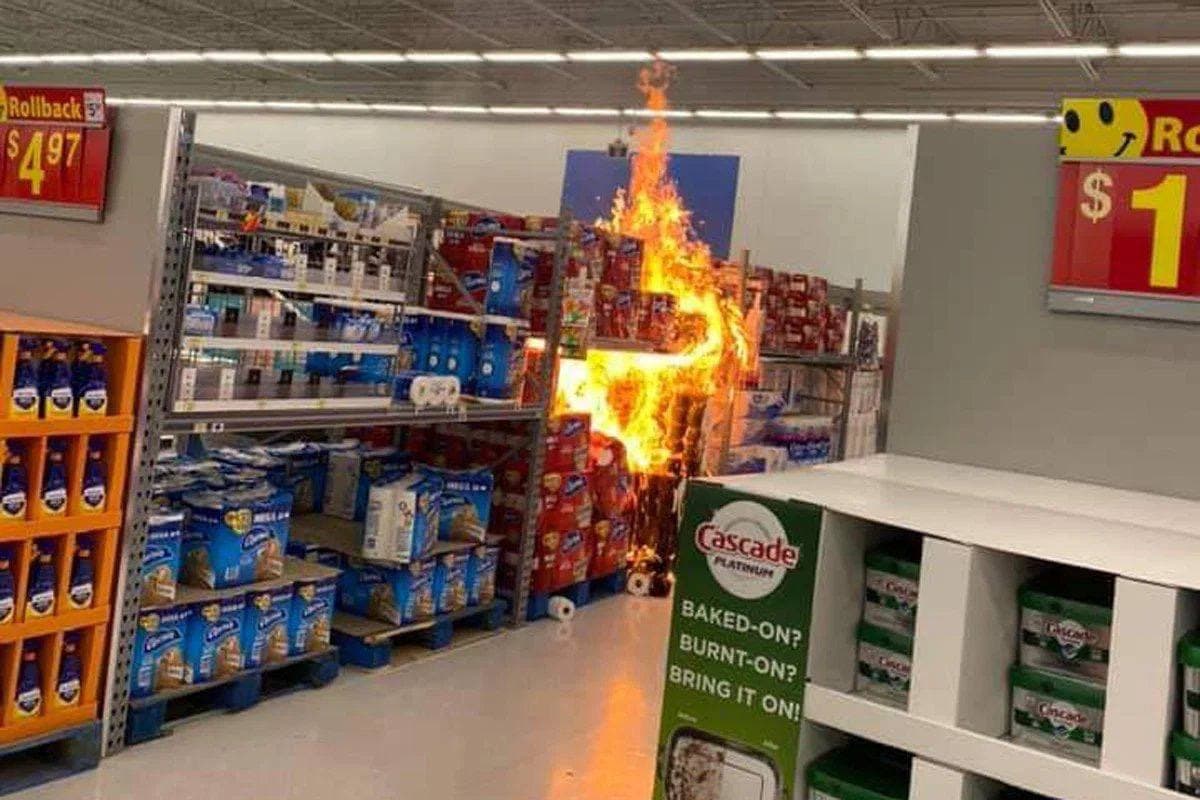 Так один из магазинов Walmart загорелся в результате предполагаемого поджога после того, как мужчина заявил, что потерял 54 678 долларов на спекуляциях Litecoin.